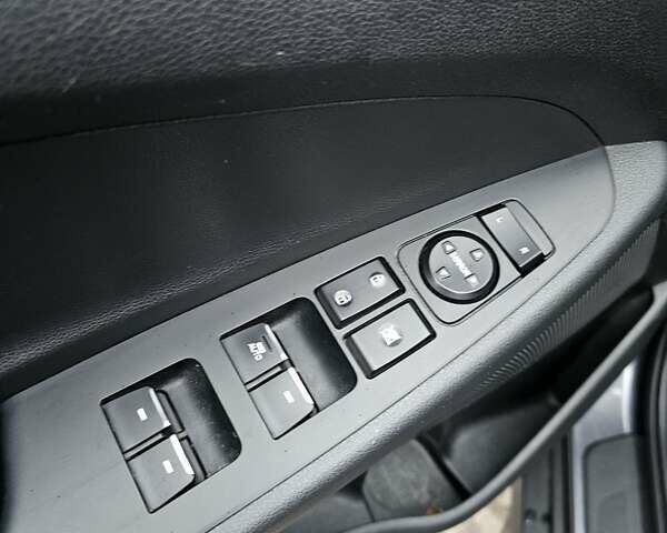 Сірий Хендай Туксон, об'ємом двигуна 2 л та пробігом 136 тис. км за 17300 $, фото 18 на Automoto.ua