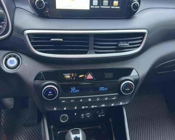 Сірий Хендай Туксон, об'ємом двигуна 2 л та пробігом 103 тис. км за 24700 $, фото 6 на Automoto.ua