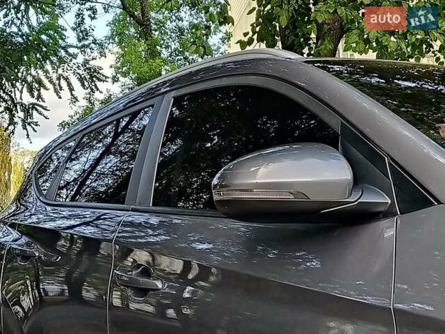 Серый Хендай Туксон, объемом двигателя 2 л и пробегом 97 тыс. км за 21888 $, фото 5 на Automoto.ua