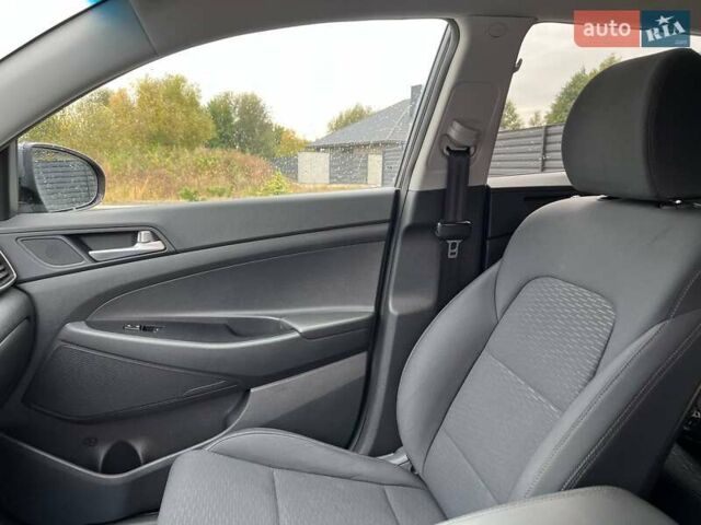 Сірий Хендай Туксон, об'ємом двигуна 2 л та пробігом 124 тис. км за 16480 $, фото 17 на Automoto.ua
