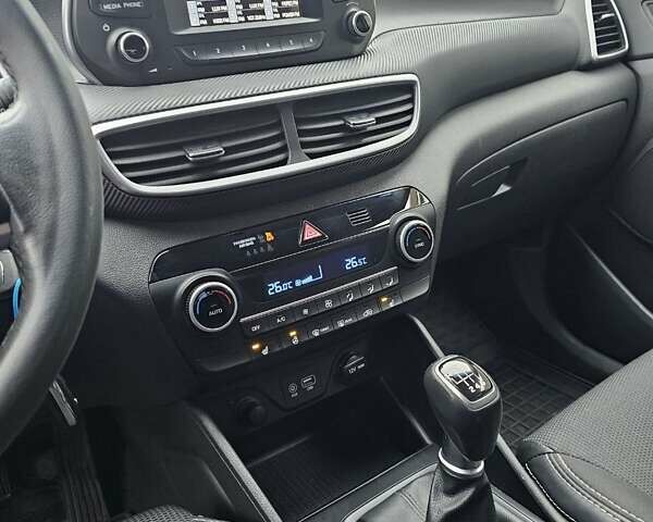 Сірий Хендай Туксон, об'ємом двигуна 2 л та пробігом 136 тис. км за 17300 $, фото 13 на Automoto.ua