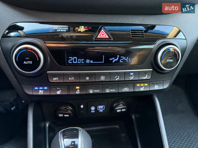 Серый Хендай Туксон, объемом двигателя 1.6 л и пробегом 214 тыс. км за 21000 $, фото 93 на Automoto.ua