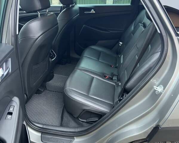 Сірий Хендай Туксон, об'ємом двигуна 2 л та пробігом 103 тис. км за 24700 $, фото 9 на Automoto.ua