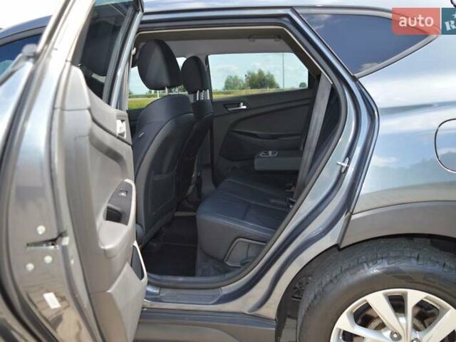 Серый Хендай Туксон, объемом двигателя 2 л и пробегом 168 тыс. км за 16500 $, фото 18 на Automoto.ua