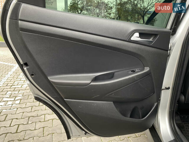 Серый Хендай Туксон, объемом двигателя 2 л и пробегом 73 тыс. км за 22400 $, фото 17 на Automoto.ua