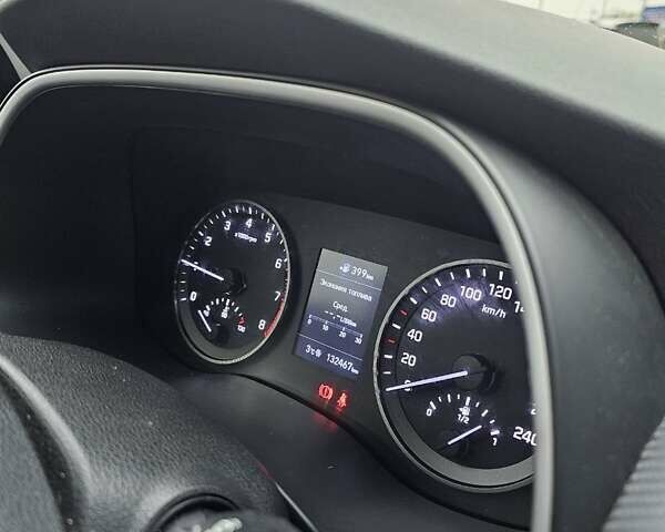 Сірий Хендай Туксон, об'ємом двигуна 2 л та пробігом 136 тис. км за 17300 $, фото 26 на Automoto.ua