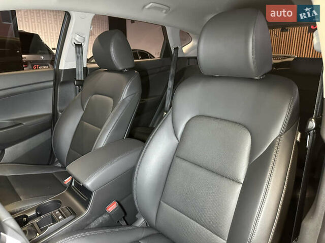 Серый Хендай Туксон, объемом двигателя 1.6 л и пробегом 147 тыс. км за 20500 $, фото 20 на Automoto.ua