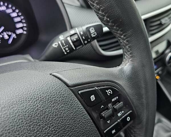 Сірий Хендай Туксон, об'ємом двигуна 2 л та пробігом 136 тис. км за 17300 $, фото 14 на Automoto.ua