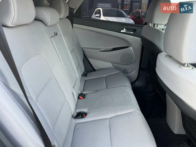 Сірий Хендай Туксон, об'ємом двигуна 0 л та пробігом 69 тис. км за 18350 $, фото 23 на Automoto.ua