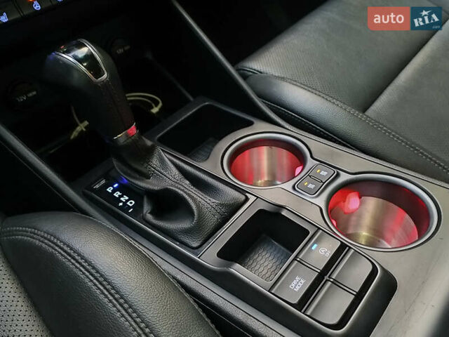 Серый Хендай Туксон, объемом двигателя 2 л и пробегом 97 тыс. км за 21888 $, фото 21 на Automoto.ua