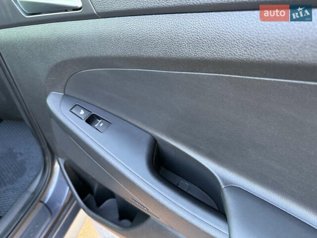 Серый Хендай Туксон, объемом двигателя 1.6 л и пробегом 214 тыс. км за 21000 $, фото 71 на Automoto.ua