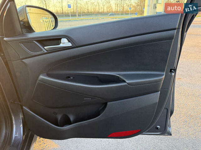 Серый Хендай Туксон, объемом двигателя 1.6 л и пробегом 214 тыс. км за 21000 $, фото 40 на Automoto.ua