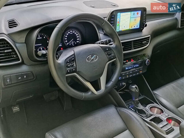 Серый Хендай Туксон, объемом двигателя 2 л и пробегом 97 тыс. км за 21888 $, фото 12 на Automoto.ua