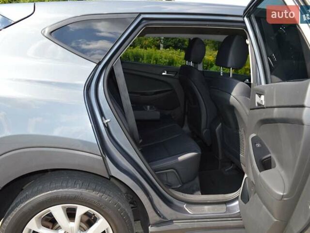 Серый Хендай Туксон, объемом двигателя 2 л и пробегом 168 тыс. км за 16500 $, фото 21 на Automoto.ua