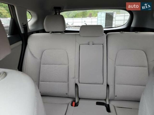 Сірий Хендай Туксон, об'ємом двигуна 2.4 л та пробігом 56 тис. км за 2600 $, фото 9 на Automoto.ua