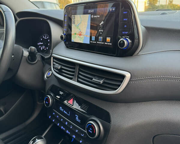 Серый Хендай Туксон, объемом двигателя 2 л и пробегом 130 тыс. км за 22700 $, фото 26 на Automoto.ua