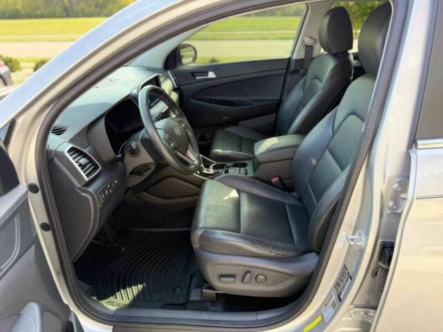 Сірий Хендай Туксон, об'ємом двигуна 2.4 л та пробігом 45 тис. км за 6000 $, фото 8 на Automoto.ua