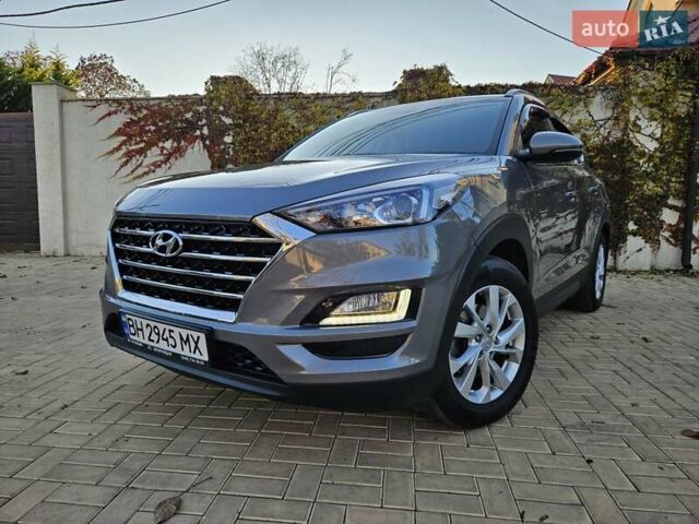 Серый Хендай Туксон, объемом двигателя 2 л и пробегом 21 тыс. км за 22500 $, фото 1 на Automoto.ua