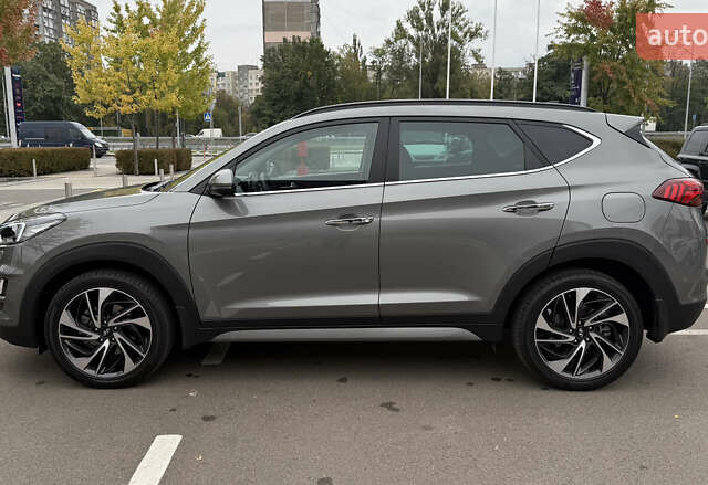 Серый Хендай Туксон, объемом двигателя 2 л и пробегом 28 тыс. км за 32800 $, фото 18 на Automoto.ua