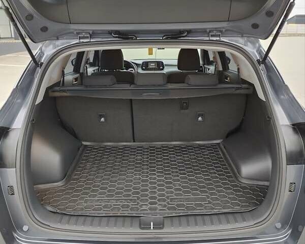 Серый Хендай Туксон, объемом двигателя 2 л и пробегом 60 тыс. км за 19500 $, фото 8 на Automoto.ua