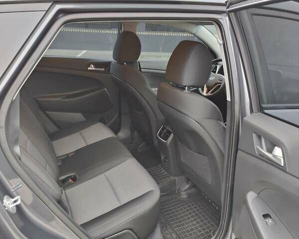 Серый Хендай Туксон, объемом двигателя 2 л и пробегом 60 тыс. км за 19500 $, фото 7 на Automoto.ua