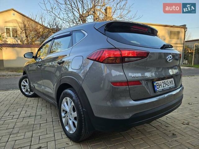 Серый Хендай Туксон, объемом двигателя 2 л и пробегом 21 тыс. км за 22500 $, фото 11 на Automoto.ua