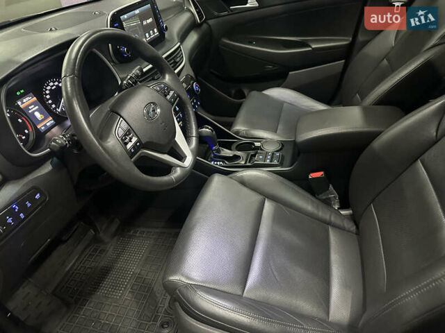 Серый Хендай Туксон, объемом двигателя 2 л и пробегом 28 тыс. км за 30200 $, фото 10 на Automoto.ua