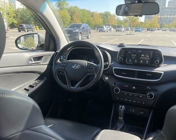 Сірий Хендай Туксон, об'ємом двигуна 2 л та пробігом 81 тис. км за 22000 $, фото 5 на Automoto.ua