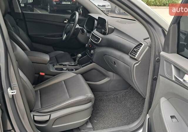 Серый Хендай Туксон, объемом двигателя 2 л и пробегом 135 тыс. км за 24500 $, фото 19 на Automoto.ua