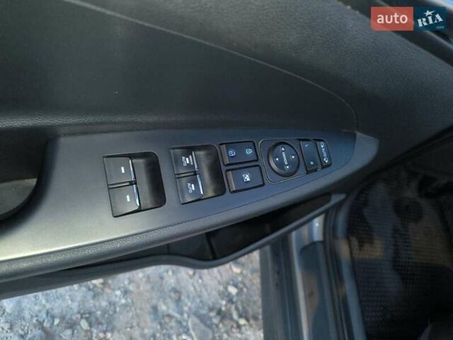 Серый Хендай Туксон, объемом двигателя 2 л и пробегом 92 тыс. км за 23500 $, фото 19 на Automoto.ua