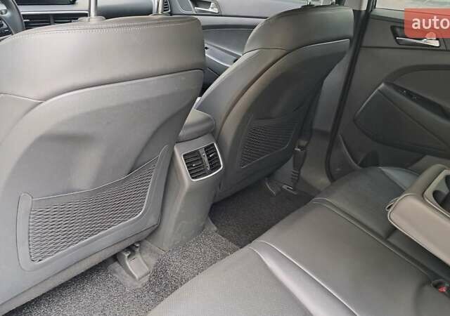 Серый Хендай Туксон, объемом двигателя 2 л и пробегом 135 тыс. км за 24500 $, фото 12 на Automoto.ua