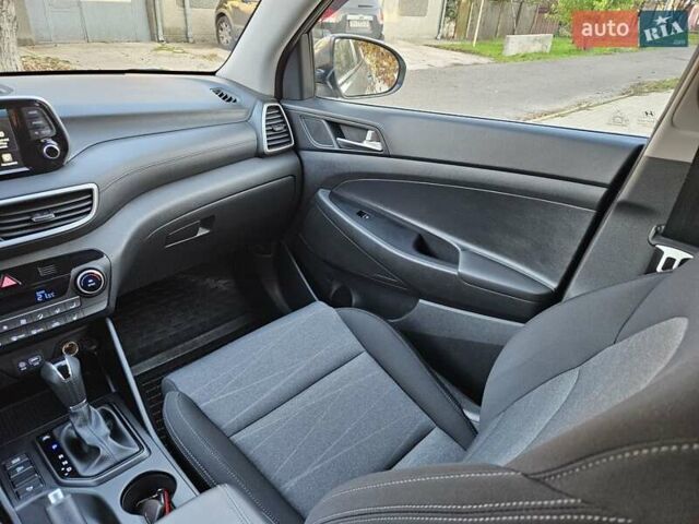 Серый Хендай Туксон, объемом двигателя 2 л и пробегом 21 тыс. км за 22500 $, фото 28 на Automoto.ua