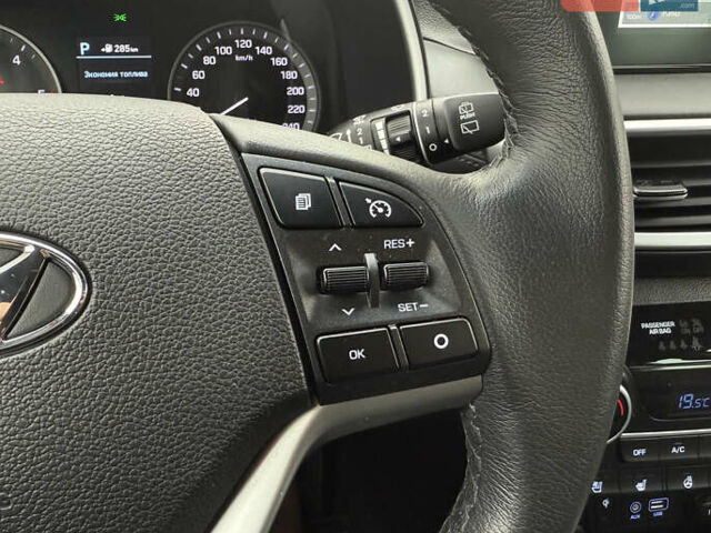 Серый Хендай Туксон, объемом двигателя 2 л и пробегом 28 тыс. км за 32800 $, фото 31 на Automoto.ua