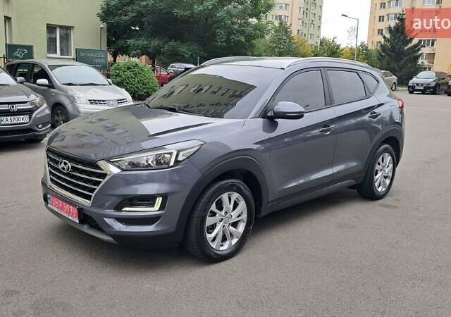 Серый Хендай Туксон, объемом двигателя 2 л и пробегом 135 тыс. км за 24500 $, фото 1 на Automoto.ua