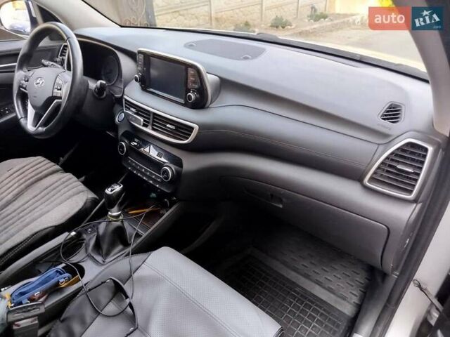 Серый Хендай Туксон, объемом двигателя 2 л и пробегом 167 тыс. км за 22700 $, фото 25 на Automoto.ua