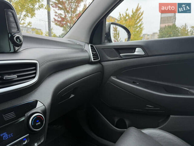 Серый Хендай Туксон, объемом двигателя 2 л и пробегом 28 тыс. км за 32800 $, фото 45 на Automoto.ua