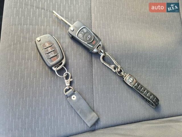 Серый Хендай Туксон, объемом двигателя 2 л и пробегом 87 тыс. км за 18600 $, фото 20 на Automoto.ua