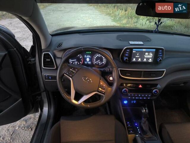 Серый Хендай Туксон, объемом двигателя 2 л и пробегом 92 тыс. км за 23500 $, фото 40 на Automoto.ua