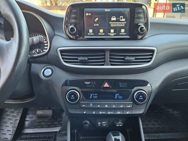 Серый Хендай Туксон, объемом двигателя 2 л и пробегом 21 тыс. км за 22500 $, фото 37 на Automoto.ua