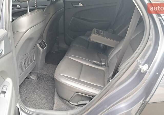 Серый Хендай Туксон, объемом двигателя 2 л и пробегом 135 тыс. км за 24500 $, фото 16 на Automoto.ua