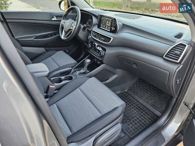 Серый Хендай Туксон, объемом двигателя 2 л и пробегом 21 тыс. км за 22500 $, фото 41 на Automoto.ua