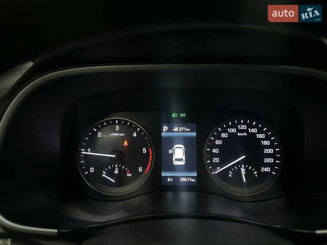 Серый Хендай Туксон, объемом двигателя 2 л и пробегом 28 тыс. км за 30200 $, фото 8 на Automoto.ua