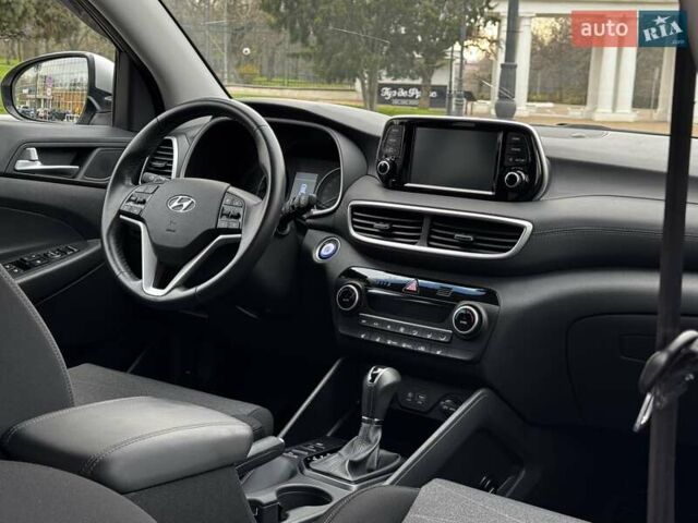 Серый Хендай Туксон, объемом двигателя 2 л и пробегом 32 тыс. км за 22800 $, фото 43 на Automoto.ua
