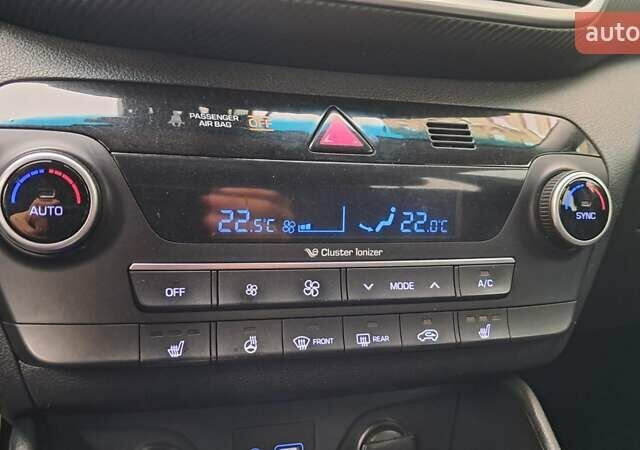 Серый Хендай Туксон, объемом двигателя 2 л и пробегом 135 тыс. км за 24500 $, фото 10 на Automoto.ua