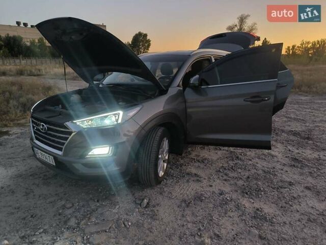 Серый Хендай Туксон, объемом двигателя 2 л и пробегом 92 тыс. км за 23500 $, фото 27 на Automoto.ua