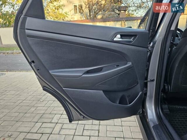 Серый Хендай Туксон, объемом двигателя 2 л и пробегом 21 тыс. км за 22500 $, фото 49 на Automoto.ua