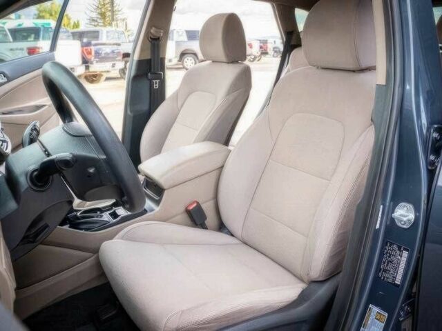 Серый Хендай Туксон, объемом двигателя 2.4 л и пробегом 33 тыс. км за 14000 $, фото 7 на Automoto.ua