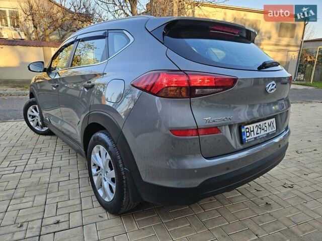 Серый Хендай Туксон, объемом двигателя 2 л и пробегом 21 тыс. км за 22500 $, фото 10 на Automoto.ua
