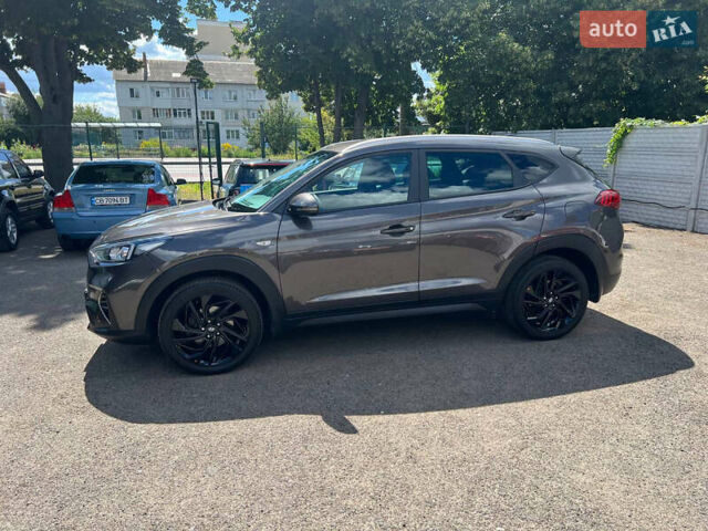 Серый Хендай Туксон, объемом двигателя 1.6 л и пробегом 102 тыс. км за 18500 $, фото 1 на Automoto.ua