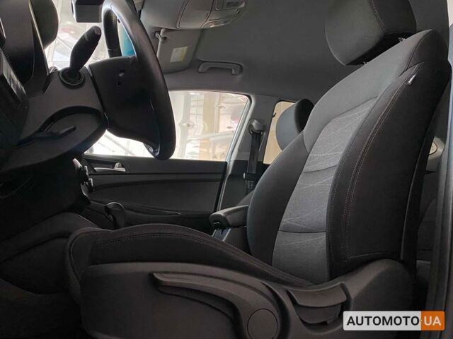 Сірий Хендай Туксон, об'ємом двигуна 2 л та пробігом 176 тис. км за 17500 $, фото 10 на Automoto.ua